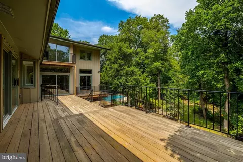 Exterior - 6952 Kyleakin Ct, Mclean, VA 22101 photo 10 of 24