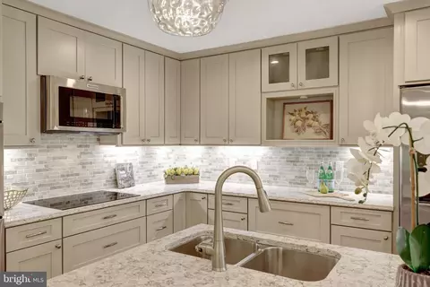 Kitchen - 6952 Kyleakin Ct, Mclean, VA 22101 photo 6 of 8