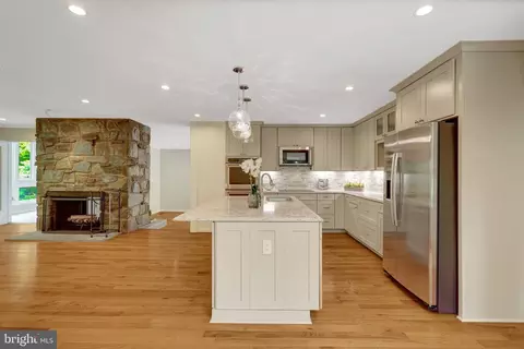 Kitchen - 6952 Kyleakin Ct, Mclean, VA 22101 photo 2 of 8