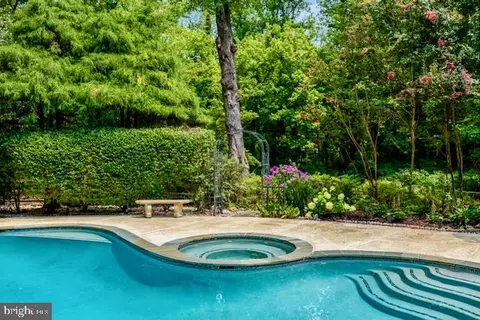 Exterior - 6952 Kyleakin Ct, Mclean, VA 22101 photo 17 of 24
