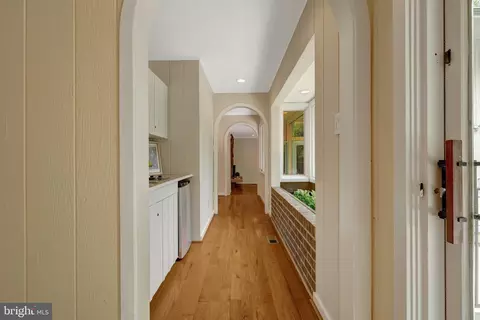 Entry Way - 6952 Kyleakin Ct, Mclean, VA 22101 photo 10 of 11