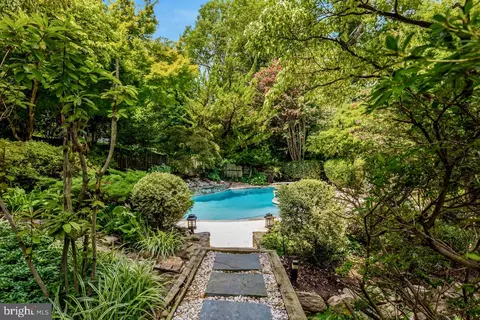 Exterior - 6952 Kyleakin Ct, Mclean, VA 22101 photo 15 of 24