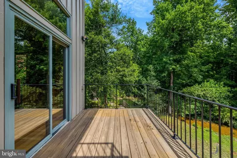 Exterior - 6952 Kyleakin Ct, Mclean, VA 22101 photo 12 of 24