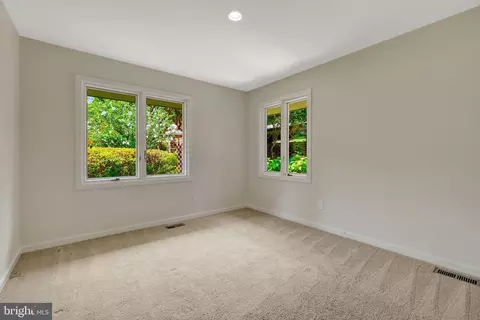 Bedroom - 6952 Kyleakin Ct, Mclean, VA 22101 photo 5 of 11