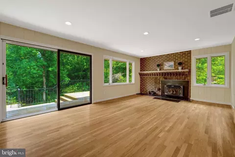 Living - 6952 Kyleakin Ct, Mclean, VA 22101 photo 10 of 12