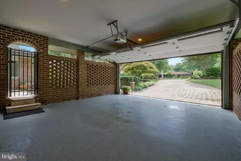Exterior - 6952 Kyleakin Ct, Mclean, VA 22101 photo 6 of 24
