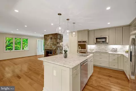 Kitchen - 6952 Kyleakin Ct, Mclean, VA 22101 photo 1 of 8