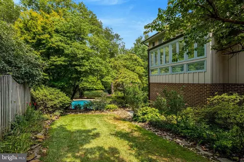 Exterior - 6952 Kyleakin Ct, Mclean, VA 22101 photo 21 of 24
