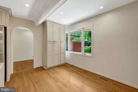 Entry Way - 6952 Kyleakin Ct, Mclean, VA 22101 photo 4 of 11