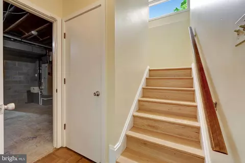 Entry Way - 6952 Kyleakin Ct, Mclean, VA 22101 photo 11 of 11