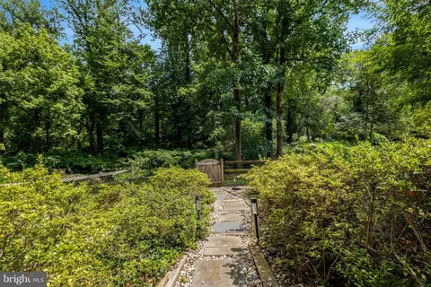 Exterior - 6952 Kyleakin Ct, Mclean, VA 22101 photo 19 of 24