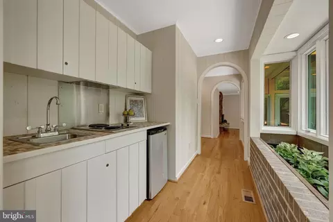 Entry Way - 6952 Kyleakin Ct, Mclean, VA 22101 photo 9 of 11