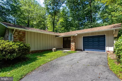 8701 Norfolk Ave, Annandale, VA 22003