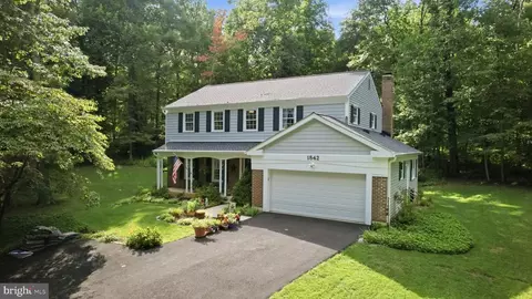 Exterior - 1842 Post Oak Trl, Reston, VA 20191 photo 11 of 14