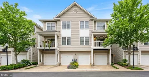 12895 Fair Briar Ln, Fairfax, VA 22033