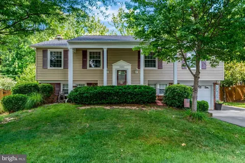 13004 Maple View Ln, Fairfax, VA 22033