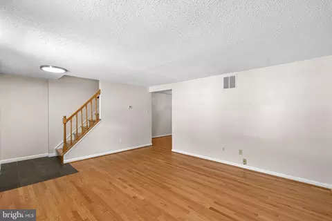 Living - 8693 Bent Arrow Ct, Springfield, VA 22153 photo 1 of 4