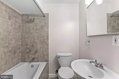 Bath - 8693 Bent Arrow Ct, Springfield, VA 22153 photo 5 of 5