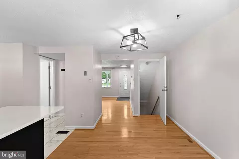 Entry Way - 8693 Bent Arrow Ct, Springfield, VA 22153 photo 2 of 5