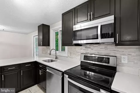 Kitchen - 8693 Bent Arrow Ct, Springfield, VA 22153 photo 5 of 5
