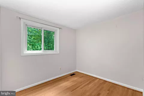 Bedroom - 8693 Bent Arrow Ct, Springfield, VA 22153 photo 3 of 5