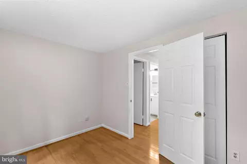 Bedroom - 8693 Bent Arrow Ct, Springfield, VA 22153 photo 2 of 5