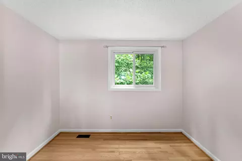 Bedroom - 8693 Bent Arrow Ct, Springfield, VA 22153 photo 1 of 5