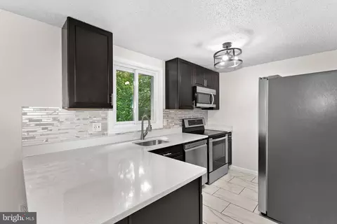 Kitchen - 8693 Bent Arrow Ct, Springfield, VA 22153 photo 3 of 5