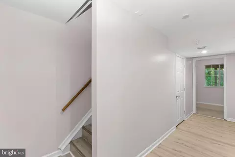 Entry Way - 8693 Bent Arrow Ct, Springfield, VA 22153 photo 5 of 5