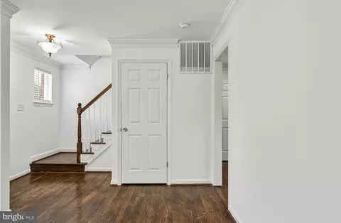 Entry Way - 5520 Southampton Dr, Springfield, VA 22151 photo 2 of 6