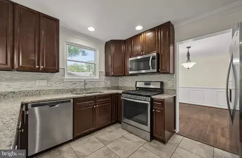 Kitchen - 5520 Southampton Dr, Springfield, VA 22151 photo 4 of 5