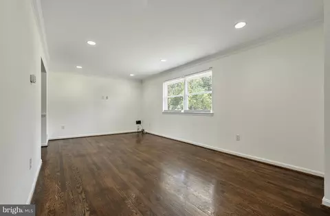 Living - 5520 Southampton Dr, Springfield, VA 22151 photo 3 of 8