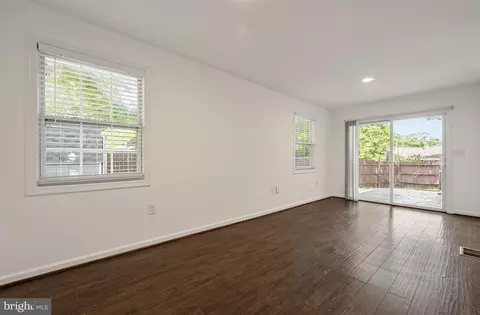 Living - 5520 Southampton Dr, Springfield, VA 22151 photo 5 of 8