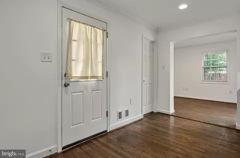 Entry Way - 5520 Southampton Dr, Springfield, VA 22151 photo 3 of 6