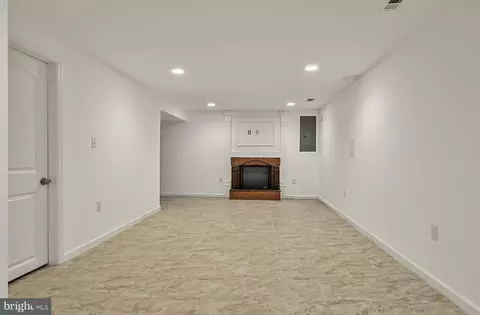 Living - 5520 Southampton Dr, Springfield, VA 22151 photo 7 of 8