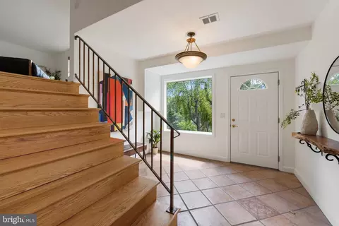 Entry Way - 1435 Waggaman Cir, Mclean, VA 22101 photo 2 of 3