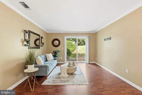 14901 Rydell Rd #101, Centreville, VA 20121
