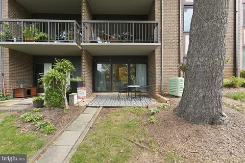 9735 Kings Crown Ct #1, Fairfax, VA 22031