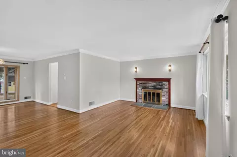 Living - 5624 Queensberry Ave, Springfield, VA 22151 photo 2 of 6