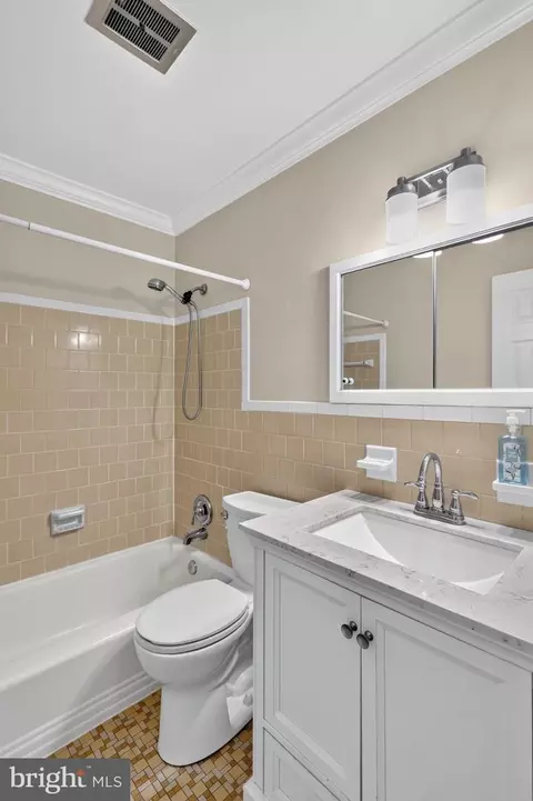 Bath - 5624 Queensberry Ave, Springfield, VA 22151 photo 3 of 4