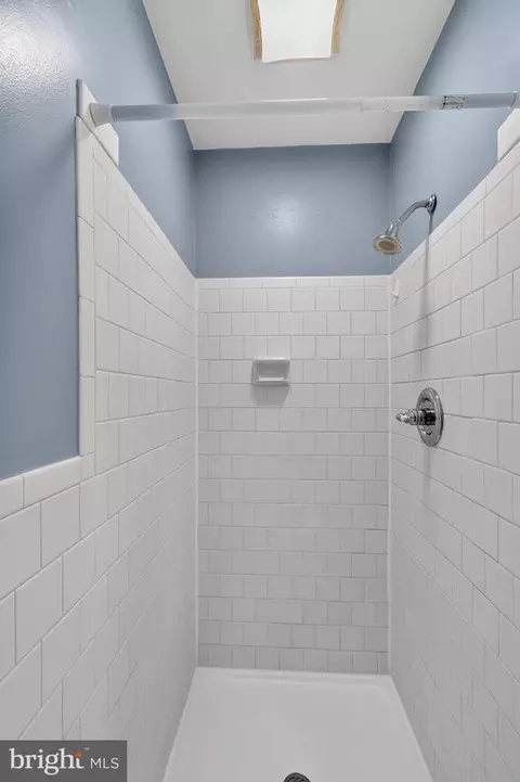 Bath - 5624 Queensberry Ave, Springfield, VA 22151 photo 2 of 4