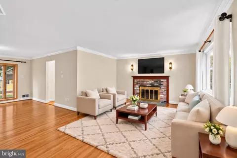 Living - 5624 Queensberry Ave, Springfield, VA 22151 photo 1 of 6