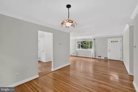 Living - 5624 Queensberry Ave, Springfield, VA 22151 photo 6 of 6
