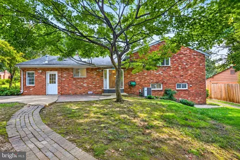 Exterior - 5624 Queensberry Ave, Springfield, VA 22151 photo 5 of 7