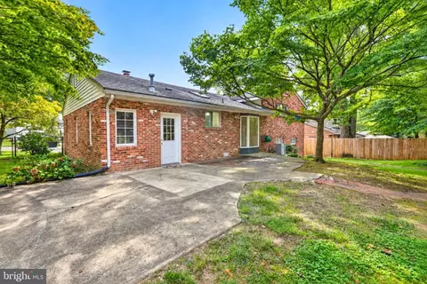 Exterior - 5624 Queensberry Ave, Springfield, VA 22151 photo 4 of 7
