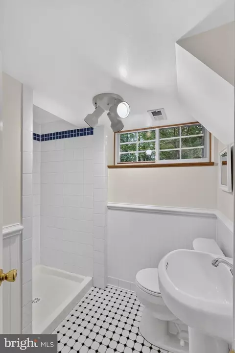 Bath - 5624 Queensberry Ave, Springfield, VA 22151 photo 4 of 4
