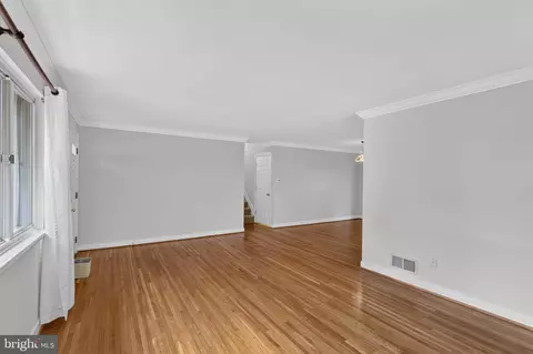 Living - 5624 Queensberry Ave, Springfield, VA 22151 photo 5 of 6