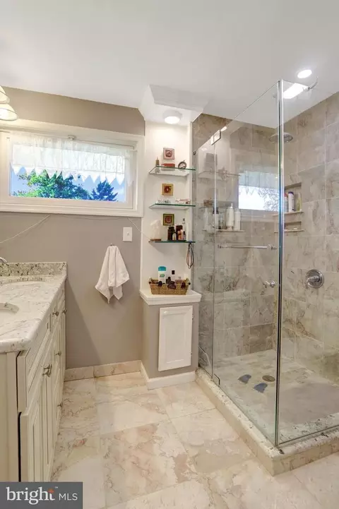 Bath - 7402 Elgar St, Springfield, VA 22151 photo 2 of 3