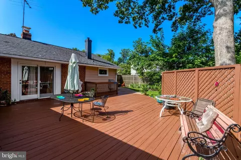 Exterior - 7402 Elgar St, Springfield, VA 22151 photo 4 of 8