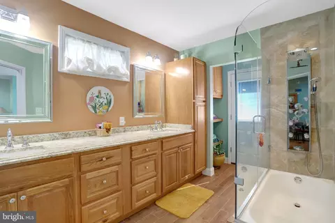 Bath - 7402 Elgar St, Springfield, VA 22151 photo 3 of 3